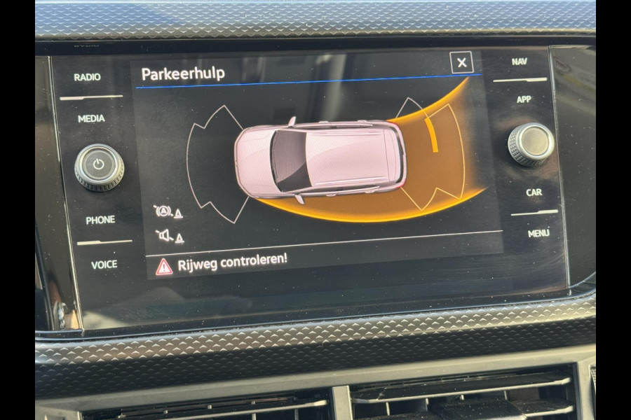 Volkswagen T-Cross 1.0 TSI Life Adaptive cruise control Climate control DAB radio Achteruitrijcamera Navi Volkswagen T-Cross 1.0 TSI Life Adaptive cruise control Climate control DAB radio Achteruitrijcamera Navi