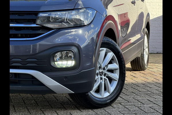Volkswagen T-Cross 1.0 TSI Life Adaptive cruise control Climate control DAB radio Achteruitrijcamera Navi Volkswagen T-Cross 1.0 TSI Life Adaptive cruise control Climate control DAB radio Achteruitrijcamera Navi