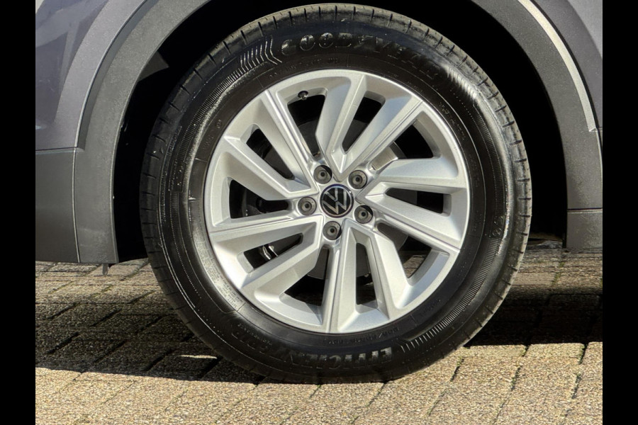 Volkswagen T-Cross 1.0 TSI Life Adaptive cruise control Climate control DAB radio Achteruitrijcamera Navi Volkswagen T-Cross 1.0 TSI Life Adaptive cruise control Climate control DAB radio Achteruitrijcamera Navi