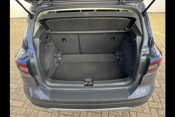 Volkswagen T-Cross 1.0 TSI Life Adaptive cruise control Climate control DAB radio Achteruitrijcamera Navi Volkswagen T-Cross 1.0 TSI Life Adaptive cruise control Climate control DAB radio Achteruitrijcamera Navi