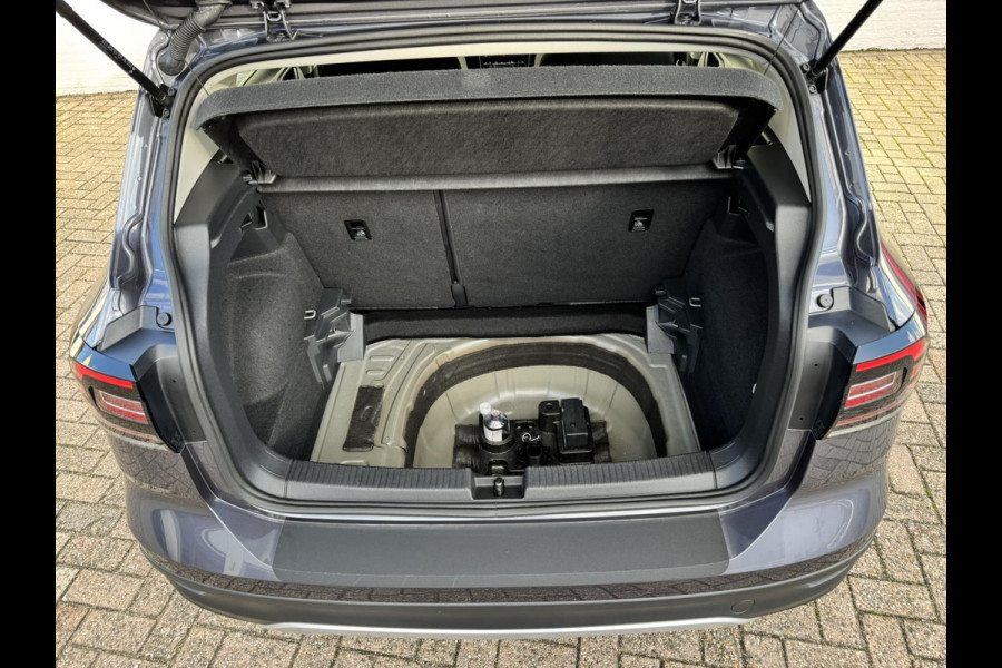 Volkswagen T-Cross 1.0 TSI Life Adaptive cruise control Climate control DAB radio Achteruitrijcamera Navi Volkswagen T-Cross 1.0 TSI Life Adaptive cruise control Climate control DAB radio Achteruitrijcamera Navi
