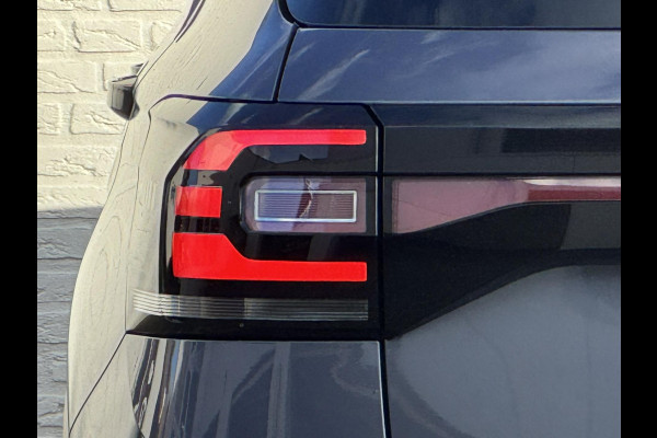 Volkswagen T-Cross 1.0 TSI Life Adaptive cruise control Climate control DAB radio Achteruitrijcamera Navi Volkswagen T-Cross 1.0 TSI Life Adaptive cruise control Climate control DAB radio Achteruitrijcamera Navi