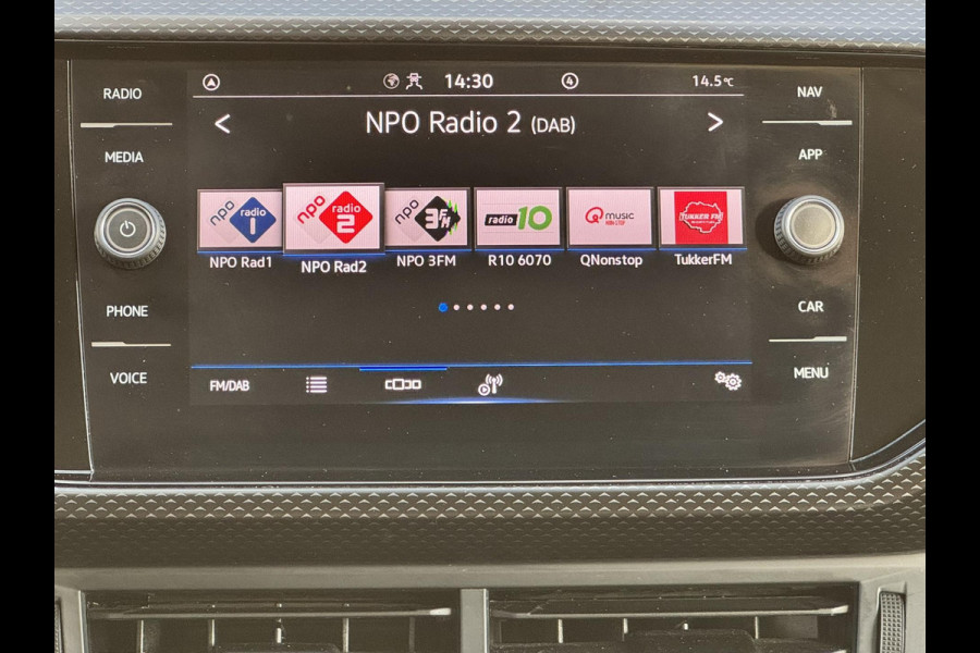 Volkswagen T-Cross 1.0 TSI Life Adaptive cruise control Climate control DAB radio Achteruitrijcamera Navi Volkswagen T-Cross 1.0 TSI Life Adaptive cruise control Climate control DAB radio Achteruitrijcamera Navi