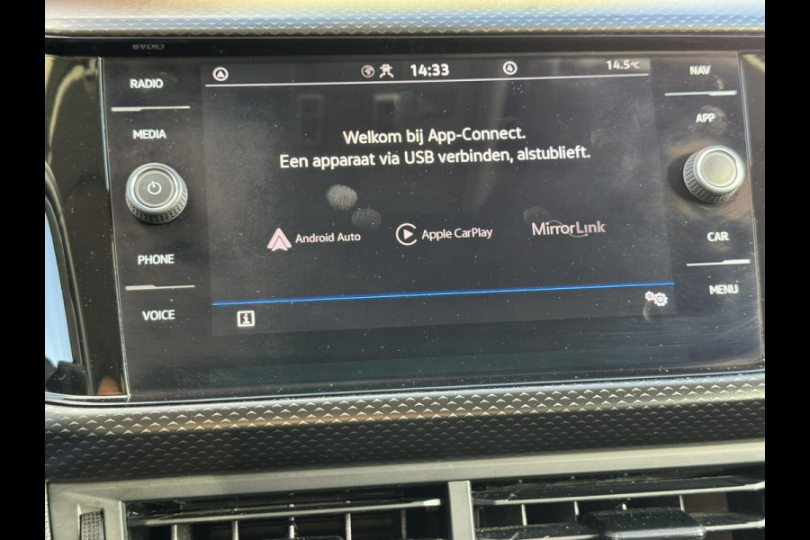 Volkswagen T-Cross 1.0 TSI Life Adaptive cruise control Climate control DAB radio Achteruitrijcamera Navi Volkswagen T-Cross 1.0 TSI Life Adaptive cruise control Climate control DAB radio Achteruitrijcamera Navi