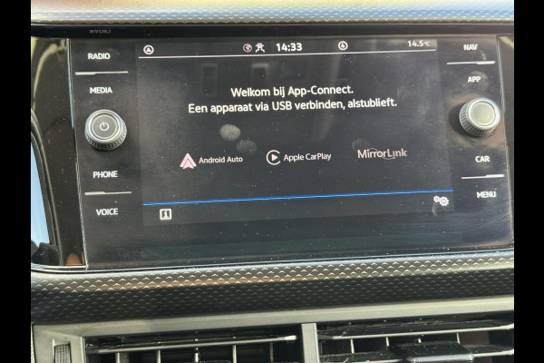 Volkswagen T-Cross 1.0 TSI Life Adaptive cruise control Climate control DAB radio Achteruitrijcamera Navi Volkswagen T-Cross 1.0 TSI Life Adaptive cruise control Climate control DAB radio Achteruitrijcamera Navi