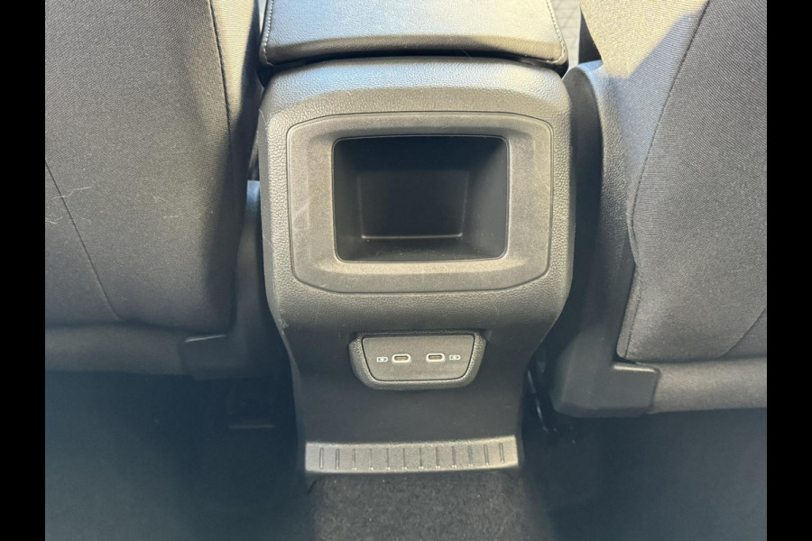 Volkswagen T-Cross 1.0 TSI Life Adaptive cruise control Climate control DAB radio Achteruitrijcamera Navi Volkswagen T-Cross 1.0 TSI Life Adaptive cruise control Climate control DAB radio Achteruitrijcamera Navi