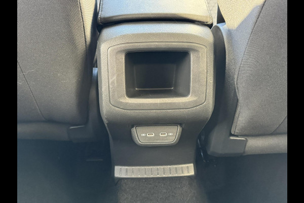 Volkswagen T-Cross 1.0 TSI Life Adaptive cruise control Climate control DAB radio Achteruitrijcamera Navi Volkswagen T-Cross 1.0 TSI Life Adaptive cruise control Climate control DAB radio Achteruitrijcamera Navi