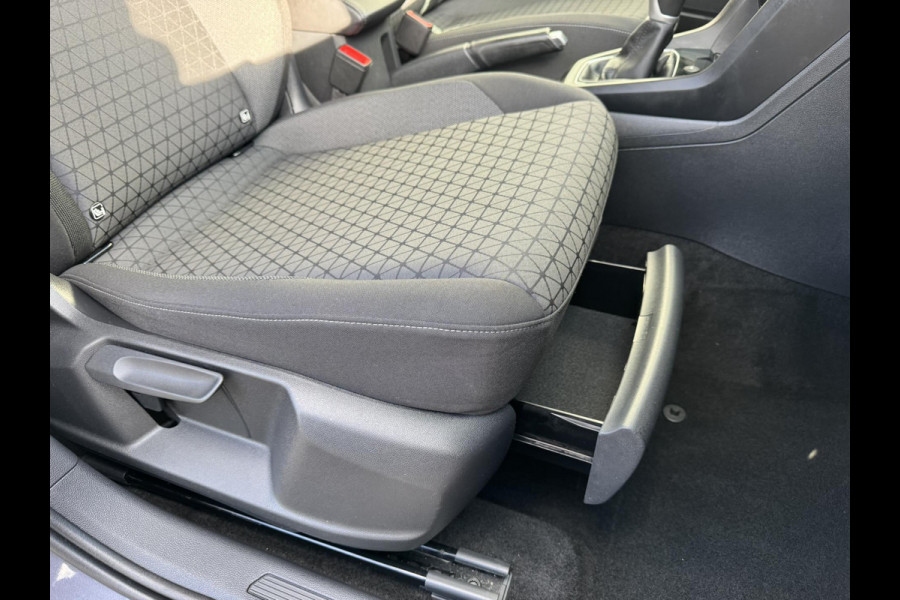 Volkswagen T-Cross 1.0 TSI Life Adaptive cruise control Climate control DAB radio Achteruitrijcamera Navi Volkswagen T-Cross 1.0 TSI Life Adaptive cruise control Climate control DAB radio Achteruitrijcamera Navi