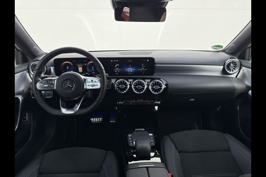 Mercedes-Benz A-Klasse 250 e Business Solution AMG Limited | Pano | Ambient Light | Camera | LED | MBUX | 19 inch