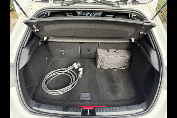 Mercedes-Benz A-Klasse 250 e Business Solution AMG Limited | Pano | Ambient Light | Camera | LED | MBUX | 19 inch