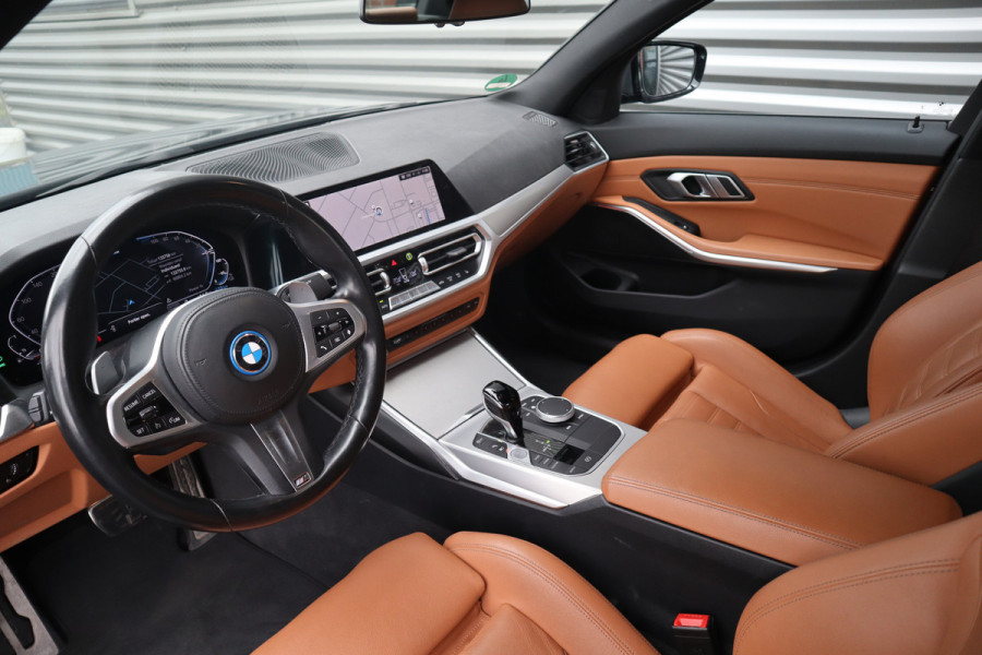 BMW 3-serie M-Sport M Schaalstoelen / Dravit Grau / HiFi / Camera /