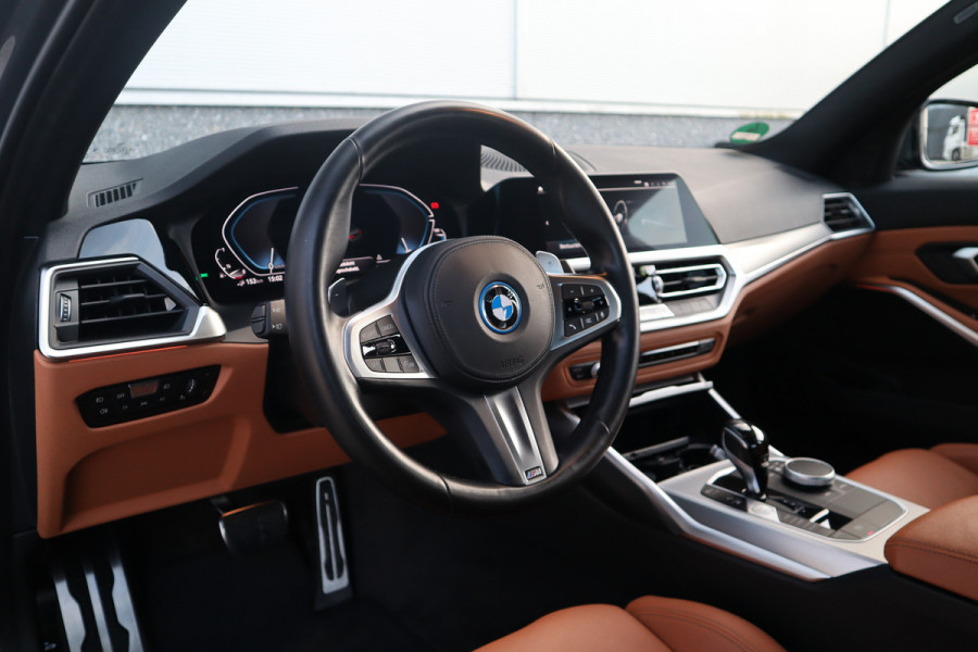 BMW 3-serie M-Sport M Schaalstoelen / Dravit Grau / HiFi / Camera /