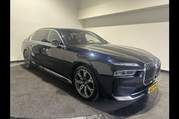 BMW i7 xDrive60 Privilege Edition 106 kWh | Bowers & Wilkins Sound | Driving assistant | Luchtvering | Massagestoelen | Parking assistant