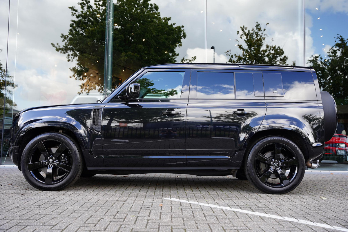 Land Rover Defender 110 P 525 V 8 Black Edition GERESERVEERD Land Rover Defender 110 P 525 V 8 Black Edition GERESERVEERD