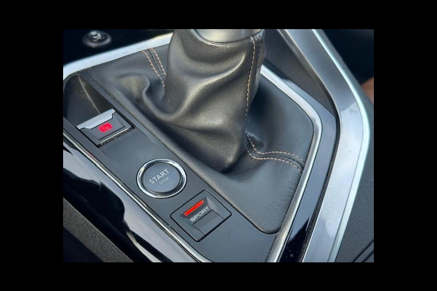 Peugeot 3008 1.2 GT Line - 1e eigenaar - Dealer onderhouden Peugeot 3008 1.2 GT Line - 1e eigenaar - Dealer onderhouden