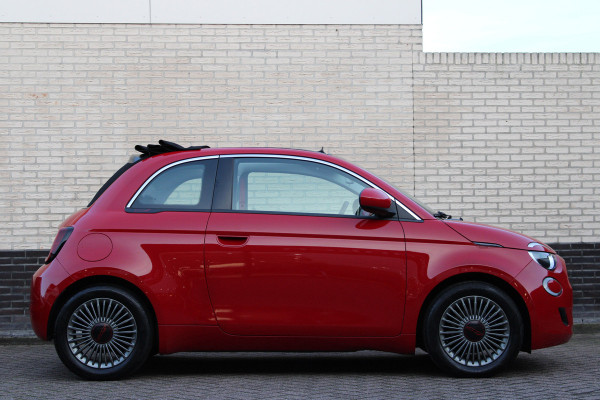 Fiat 500 RED 42 kWh Cabrio | Navigatie | Winterpack | Red edition