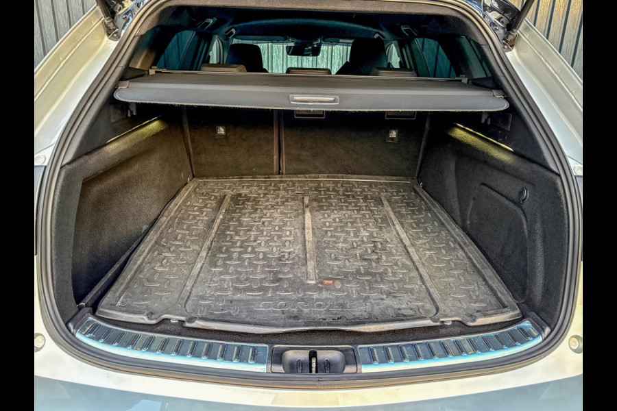 Toyota Corolla Touring Sports 2.0 Hybrid Premium | Trekhaak afnb. | Head Up | Stoel & Stuur verw. | BSM | PDC V&A | Prijs Rijklaar!!