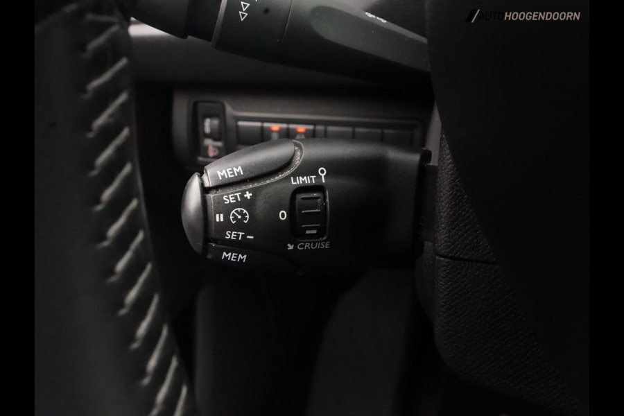 Peugeot 308 SW 1.2 PureTech Blue Lease Active Luxe (APPLE CARPLAY,LED,CLIMATE,CRUISE,CAMERA,PARKEERSENSOREN,TREKHAAK,LM-VELGEN) Peugeot 308 SW 1.2 PureTech Blue Lease Active Luxe (APPLE CARPLAY,LED,CLIMATE,CRUISE,CAMERA,PARKEERSENSOREN,TREKHAAK,LM-VELGEN)