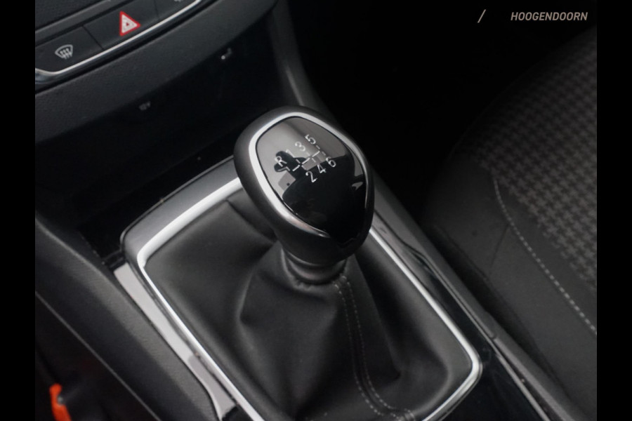 Peugeot 308 SW 1.2 PureTech Blue Lease Active Luxe (APPLE CARPLAY,LED,CLIMATE,CRUISE,CAMERA,PARKEERSENSOREN,TREKHAAK,LM-VELGEN) Peugeot 308 SW 1.2 PureTech Blue Lease Active Luxe (APPLE CARPLAY,LED,CLIMATE,CRUISE,CAMERA,PARKEERSENSOREN,TREKHAAK,LM-VELGEN)