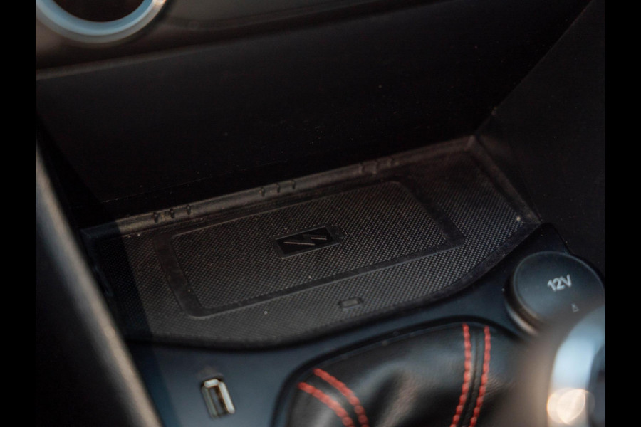 Ford Fiesta 1.0 EcoBoost Hybrid ST-Line LED / Navi / Carplay / ACC / Park assist