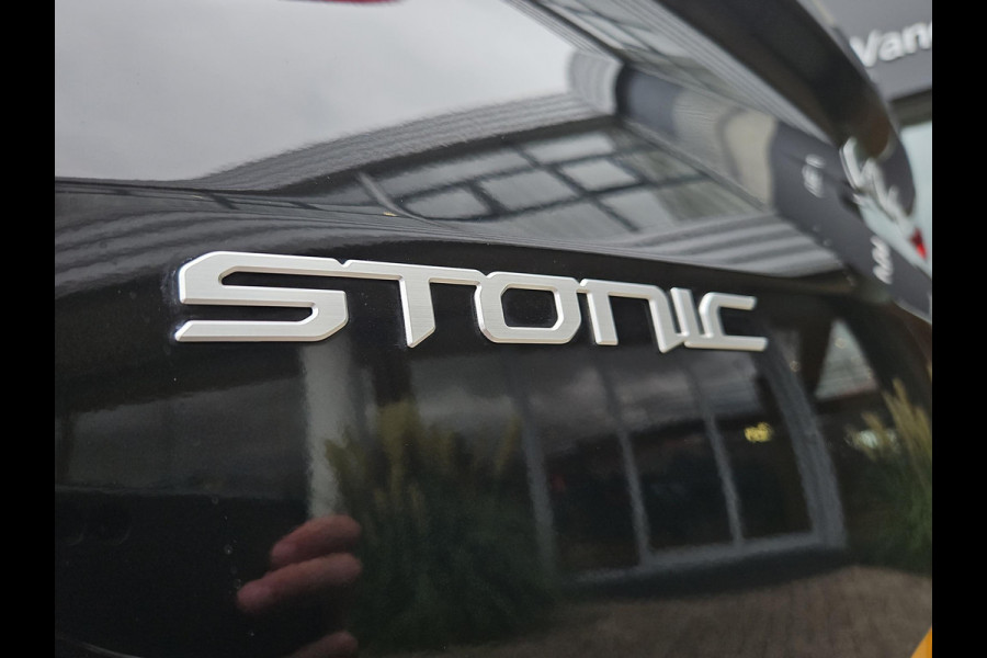 Kia Stonic 1.0 T-GDi MHEV DynamicPlusLine | Stoel- en stuurverwarming | Cruise | Navi | Privacy Glass | Camera |
