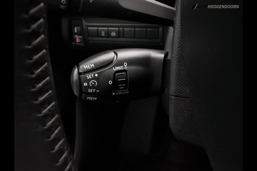 Peugeot 308 SW 1.2 PureTech Blue Lease Active Luxe (APPLE CARPLAY,LED,CLIMATE,CRUISE,CAMERA,PARKEERSENSOREN,TREKHAAK,LM-VELGEN) Peugeot 308 SW 1.2 PureTech Blue Lease Active Luxe (APPLE CARPLAY,LED,CLIMATE,CRUISE,CAMERA,PARKEERSENSOREN,TREKHAAK,LM-VELGEN)