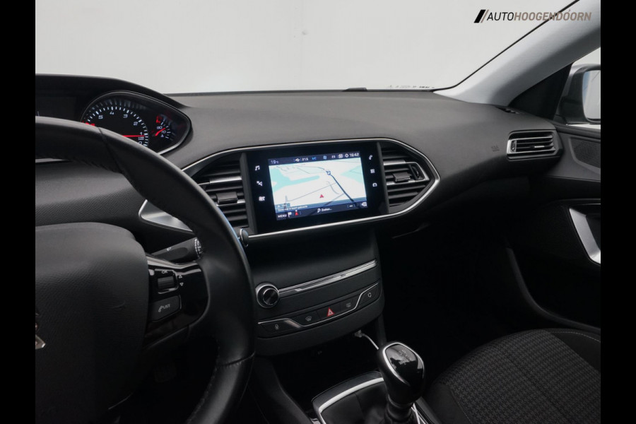 Peugeot 308 SW 1.2 PureTech Blue Lease Active Luxe (APPLE CARPLAY,LED,CLIMATE,CRUISE,CAMERA,PARKEERSENSOREN,TREKHAAK,LM-VELGEN) Peugeot 308 SW 1.2 PureTech Blue Lease Active Luxe (APPLE CARPLAY,LED,CLIMATE,CRUISE,CAMERA,PARKEERSENSOREN,TREKHAAK,LM-VELGEN)