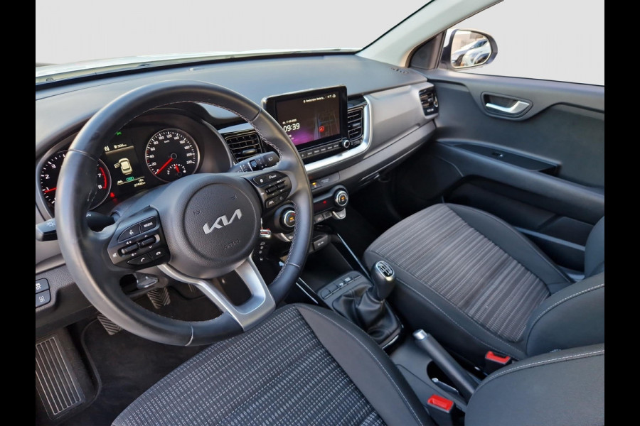Kia Stonic 1.0 T-GDi MHEV DynamicLine Navi | Clima | Carplay/Android auto | Lichtmetalen velgen | LED | Kia Stonic 1.0 T-GDi MHEV DynamicLine Navi | Clima | Carplay/Android auto | Lichtmetalen velgen | LED |