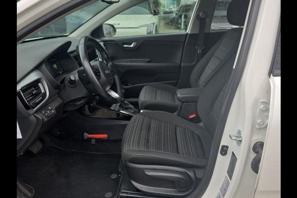 Kia Stonic 1.0 T-GDi MHEV DynamicPlusLine Automaat Automaat | Camera | LMV | Cruise | Navi | LED | Stoel- en Stuurverwarming | Privacy Glass | Apple Carplay & Android Auto |