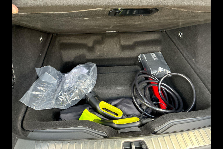 Lynk & Co 01 1.5 Plug in Hybrid Black Line| SkyRoof | Camera | Climate Pack | Pilot Assist | Park Assist | Carplay Android auto Lynk & Co 01 1.5 Plug in Hybrid Black Line| SkyRoof | Camera | Climate Pack | Pilot Assist | Park Assist | Carplay Android auto