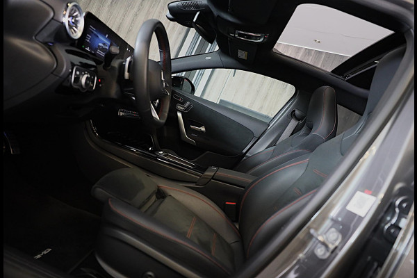 Mercedes-Benz A-Klasse 250 e AMG 45 Look / Memory / Elek Stoelen / Acc / Head Up / 360 Camera / Pano / 19 Inch Mercedes-Benz A-Klasse 250 e AMG 45 Look / Memory / Elek Stoelen / Acc / Head Up / 360 Camera / Pano / 19 Inch