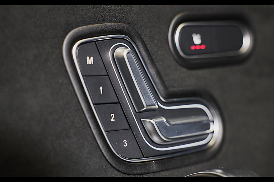 Mercedes-Benz A-Klasse 250 e AMG 45 Look / Memory / Elek Stoelen / Acc / Head Up / 360 Camera / Pano / 19 Inch Mercedes-Benz A-Klasse 250 e AMG 45 Look / Memory / Elek Stoelen / Acc / Head Up / 360 Camera / Pano / 19 Inch