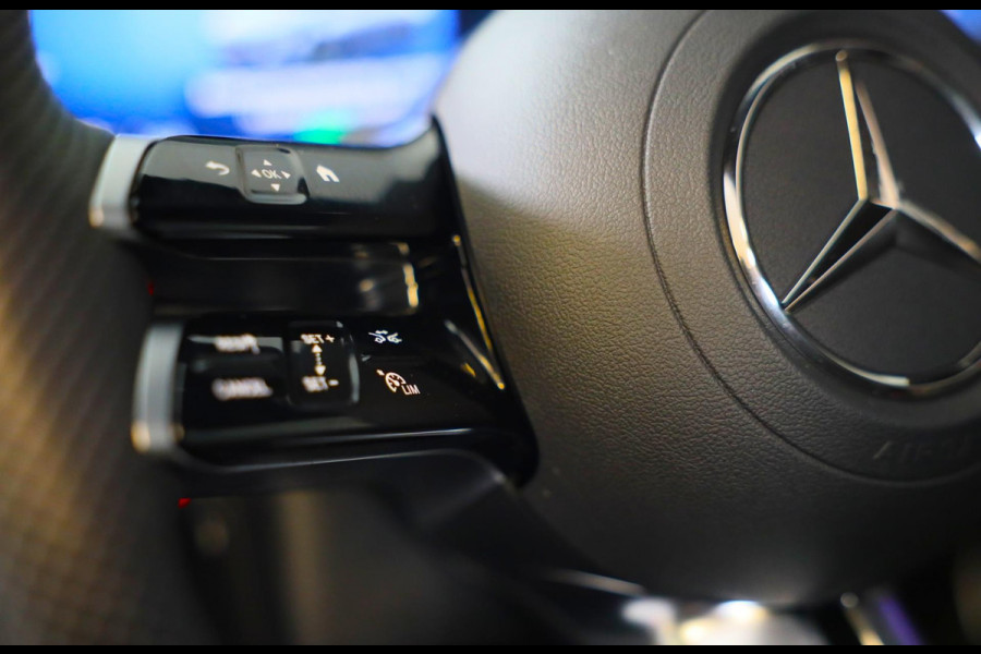 Mercedes-Benz A-Klasse 250 e AMG 45 Look / Memory / Elek Stoelen / Acc / Head Up / 360 Camera / Pano / 19 Inch Mercedes-Benz A-Klasse 250 e AMG 45 Look / Memory / Elek Stoelen / Acc / Head Up / 360 Camera / Pano / 19 Inch