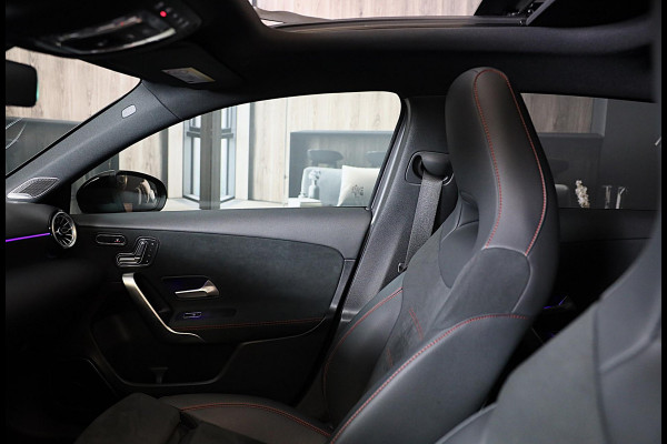 Mercedes-Benz A-Klasse 250 e AMG 45 Look / Memory / Elek Stoelen / Acc / Head Up / 360 Camera / Pano / 19 Inch Mercedes-Benz A-Klasse 250 e AMG 45 Look / Memory / Elek Stoelen / Acc / Head Up / 360 Camera / Pano / 19 Inch