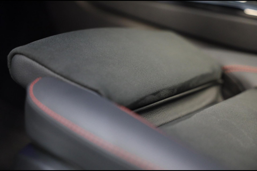 Mercedes-Benz A-Klasse 250 e AMG 45 Look / Memory / Elek Stoelen / Acc / Head Up / 360 Camera / Pano / 19 Inch Mercedes-Benz A-Klasse 250 e AMG 45 Look / Memory / Elek Stoelen / Acc / Head Up / 360 Camera / Pano / 19 Inch