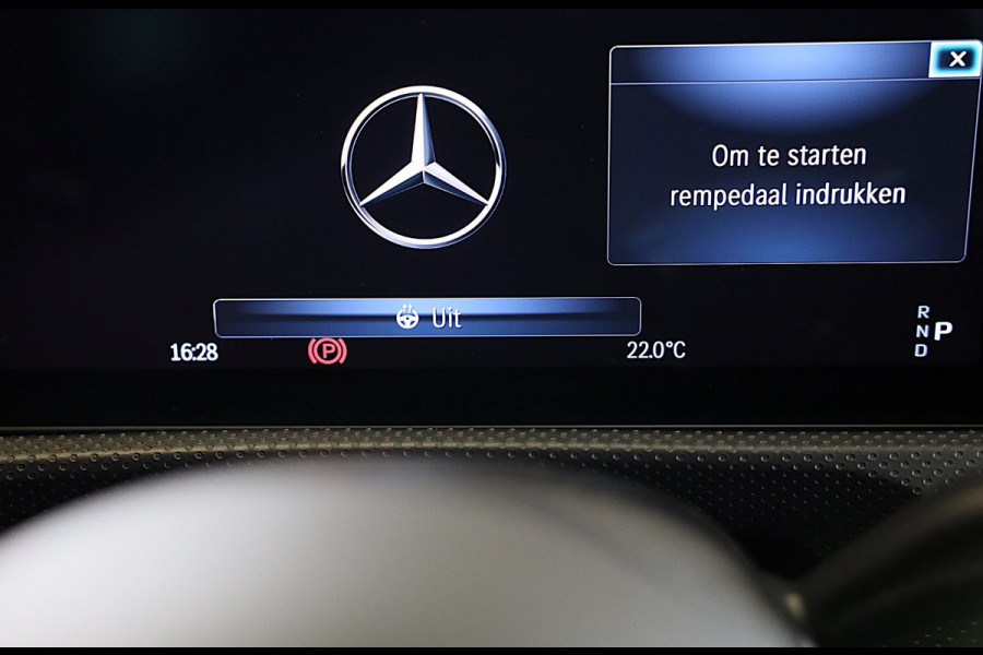 Mercedes-Benz A-Klasse 250 e AMG 45 Look / Memory / Elek Stoelen / Acc / Head Up / 360 Camera / Pano / 19 Inch Mercedes-Benz A-Klasse 250 e AMG 45 Look / Memory / Elek Stoelen / Acc / Head Up / 360 Camera / Pano / 19 Inch