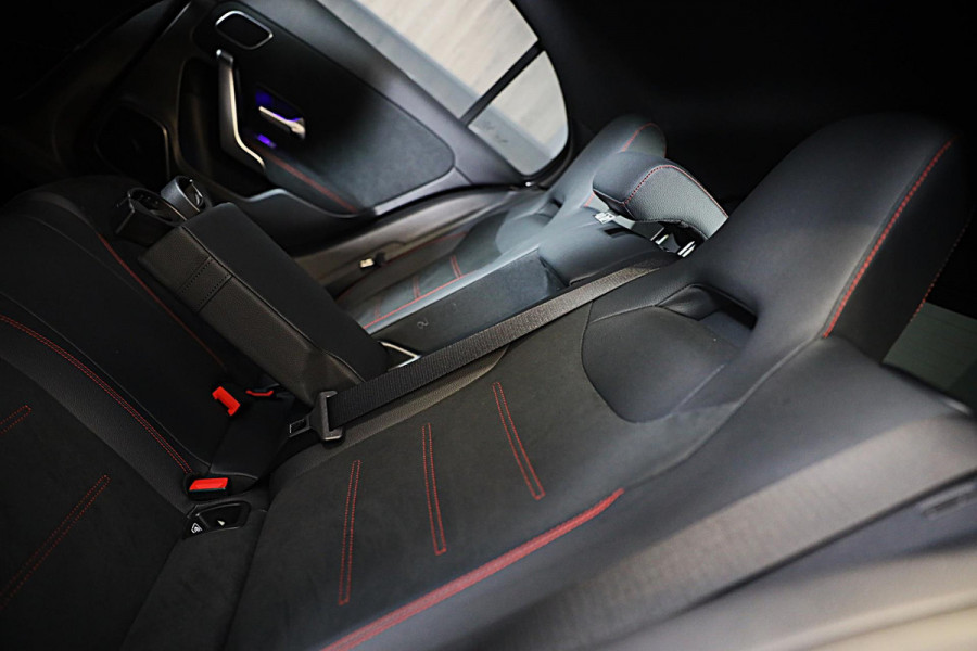 Mercedes-Benz A-Klasse 250 e AMG 45 Look / Memory / Elek Stoelen / Acc / Head Up / 360 Camera / Pano / 19 Inch Mercedes-Benz A-Klasse 250 e AMG 45 Look / Memory / Elek Stoelen / Acc / Head Up / 360 Camera / Pano / 19 Inch