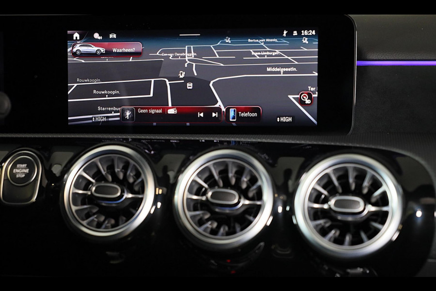 Mercedes-Benz A-Klasse 250 e AMG 45 Look / Memory / Elek Stoelen / Acc / Head Up / 360 Camera / Pano / 19 Inch Mercedes-Benz A-Klasse 250 e AMG 45 Look / Memory / Elek Stoelen / Acc / Head Up / 360 Camera / Pano / 19 Inch