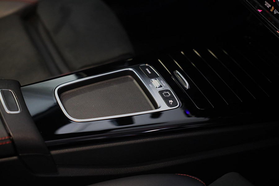 Mercedes-Benz A-Klasse 250 e AMG 45 Look / Memory / Elek Stoelen / Acc / Head Up / 360 Camera / Pano / 19 Inch Mercedes-Benz A-Klasse 250 e AMG 45 Look / Memory / Elek Stoelen / Acc / Head Up / 360 Camera / Pano / 19 Inch
