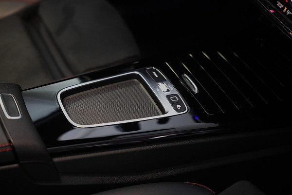 Mercedes-Benz A-Klasse 250 e AMG 45 Look / Memory / Elek Stoelen / Acc / Head Up / 360 Camera / Pano / 19 Inch Mercedes-Benz A-Klasse 250 e AMG 45 Look / Memory / Elek Stoelen / Acc / Head Up / 360 Camera / Pano / 19 Inch