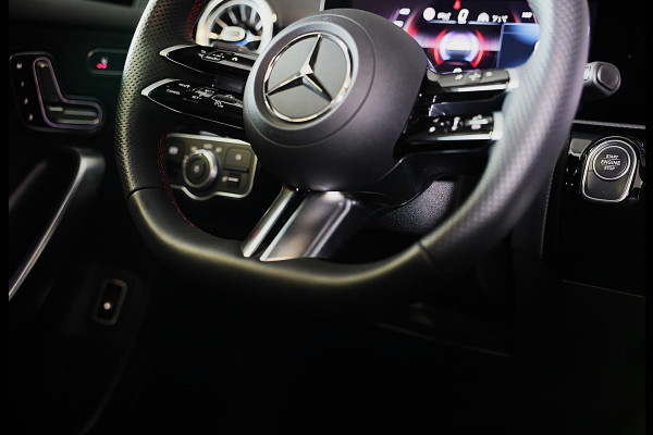 Mercedes-Benz A-Klasse 250 e AMG 45 Look / Memory / Elek Stoelen / Acc / Head Up / 360 Camera / Pano / 19 Inch Mercedes-Benz A-Klasse 250 e AMG 45 Look / Memory / Elek Stoelen / Acc / Head Up / 360 Camera / Pano / 19 Inch
