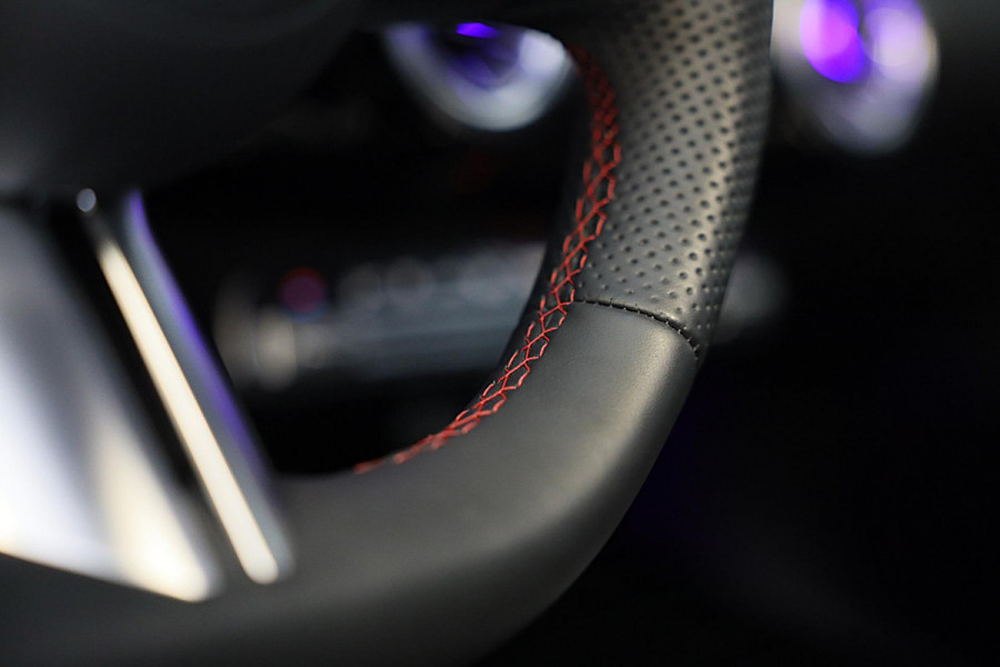 Mercedes-Benz A-Klasse 250 e AMG 45 Look / Memory / Elek Stoelen / Acc / Head Up / 360 Camera / Pano / 19 Inch Mercedes-Benz A-Klasse 250 e AMG 45 Look / Memory / Elek Stoelen / Acc / Head Up / 360 Camera / Pano / 19 Inch