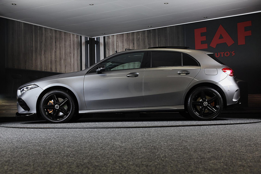 Mercedes-Benz A-Klasse 250 e AMG 45 Look / Memory / Elek Stoelen / Acc / Head Up / 360 Camera / Pano / 19 Inch Mercedes-Benz A-Klasse 250 e AMG 45 Look / Memory / Elek Stoelen / Acc / Head Up / 360 Camera / Pano / 19 Inch