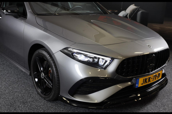 Mercedes-Benz A-Klasse 250 e AMG 45 Look / Memory / Elek Stoelen / Acc / Head Up / 360 Camera / Pano / 19 Inch Mercedes-Benz A-Klasse 250 e AMG 45 Look / Memory / Elek Stoelen / Acc / Head Up / 360 Camera / Pano / 19 Inch