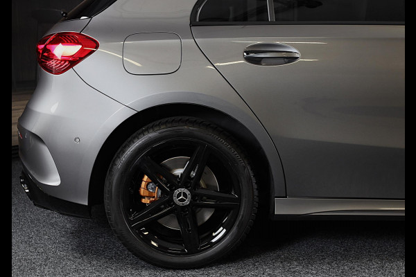 Mercedes-Benz A-Klasse 250 e AMG 45 Look / Memory / Elek Stoelen / Acc / Head Up / 360 Camera / Pano / 19 Inch Mercedes-Benz A-Klasse 250 e AMG 45 Look / Memory / Elek Stoelen / Acc / Head Up / 360 Camera / Pano / 19 Inch