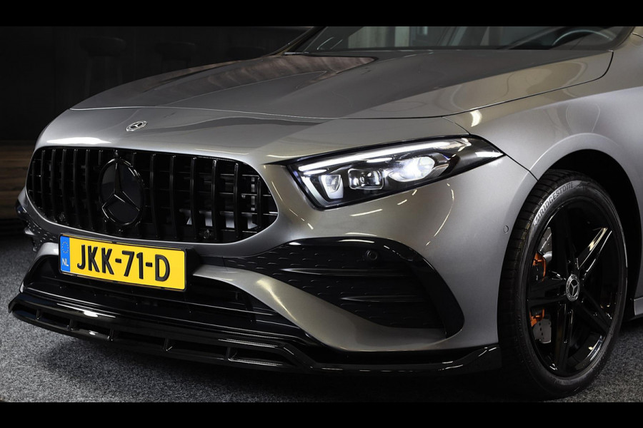 Mercedes-Benz A-Klasse 250 e AMG 45 Look / Memory / Elek Stoelen / Acc / Head Up / 360 Camera / Pano / 19 Inch Mercedes-Benz A-Klasse 250 e AMG 45 Look / Memory / Elek Stoelen / Acc / Head Up / 360 Camera / Pano / 19 Inch