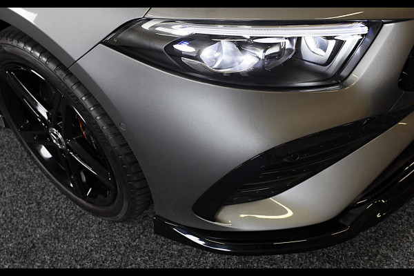 Mercedes-Benz A-Klasse 250 e AMG 45 Look / Memory / Elek Stoelen / Acc / Head Up / 360 Camera / Pano / 19 Inch Mercedes-Benz A-Klasse 250 e AMG 45 Look / Memory / Elek Stoelen / Acc / Head Up / 360 Camera / Pano / 19 Inch