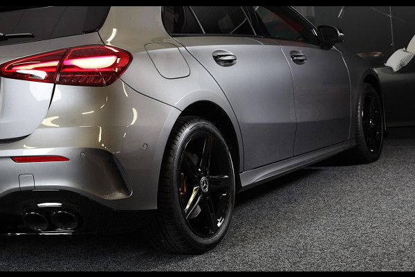 Mercedes-Benz A-Klasse 250 e AMG 45 Look / Memory / Elek Stoelen / Acc / Head Up / 360 Camera / Pano / 19 Inch Mercedes-Benz A-Klasse 250 e AMG 45 Look / Memory / Elek Stoelen / Acc / Head Up / 360 Camera / Pano / 19 Inch