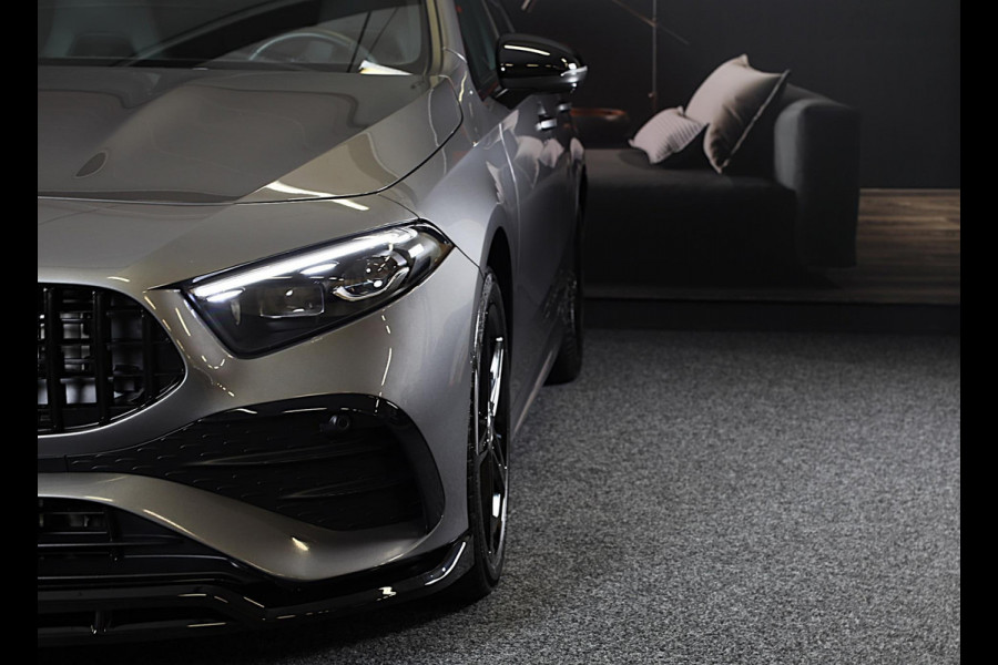 Mercedes-Benz A-Klasse 250 e AMG 45 Look / Memory / Elek Stoelen / Acc / Head Up / 360 Camera / Pano / 19 Inch Mercedes-Benz A-Klasse 250 e AMG 45 Look / Memory / Elek Stoelen / Acc / Head Up / 360 Camera / Pano / 19 Inch