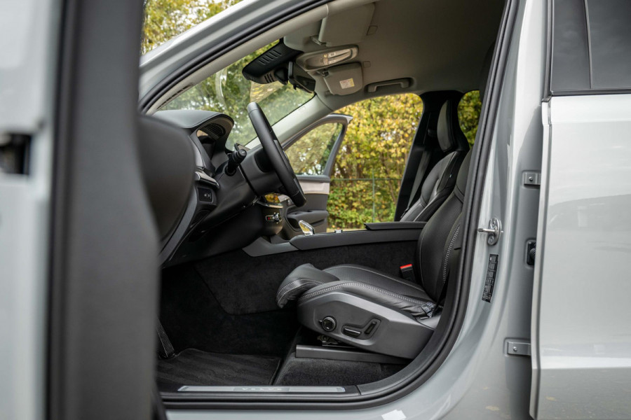 Volvo XC90 2.0 T8 AWD Plus Dark Luchtvering Stoelventilatie Volvo XC90 2.0 T8 AWD Plus Dark Luchtvering Stoelventilatie
